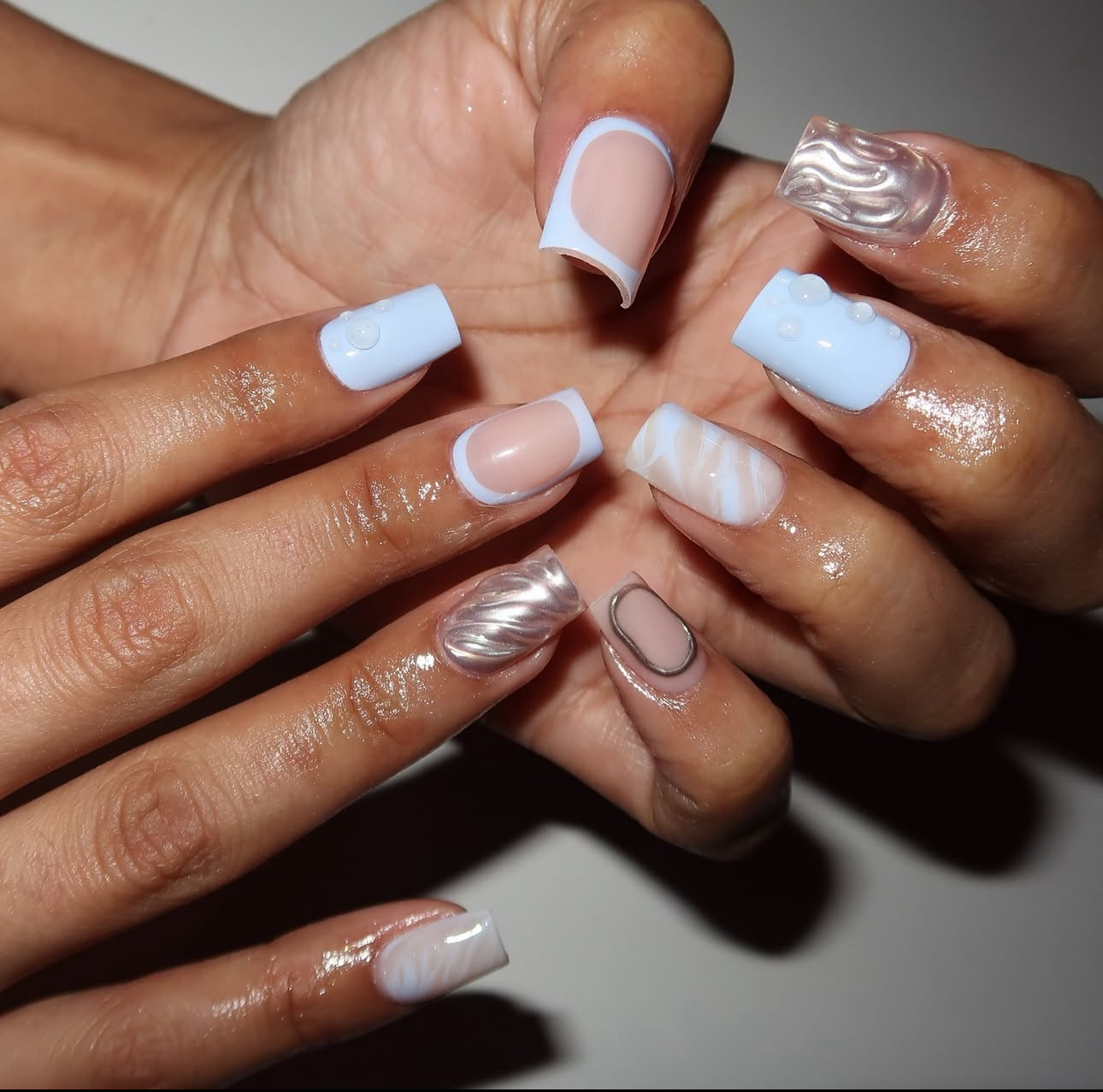 Glossy Nails logo